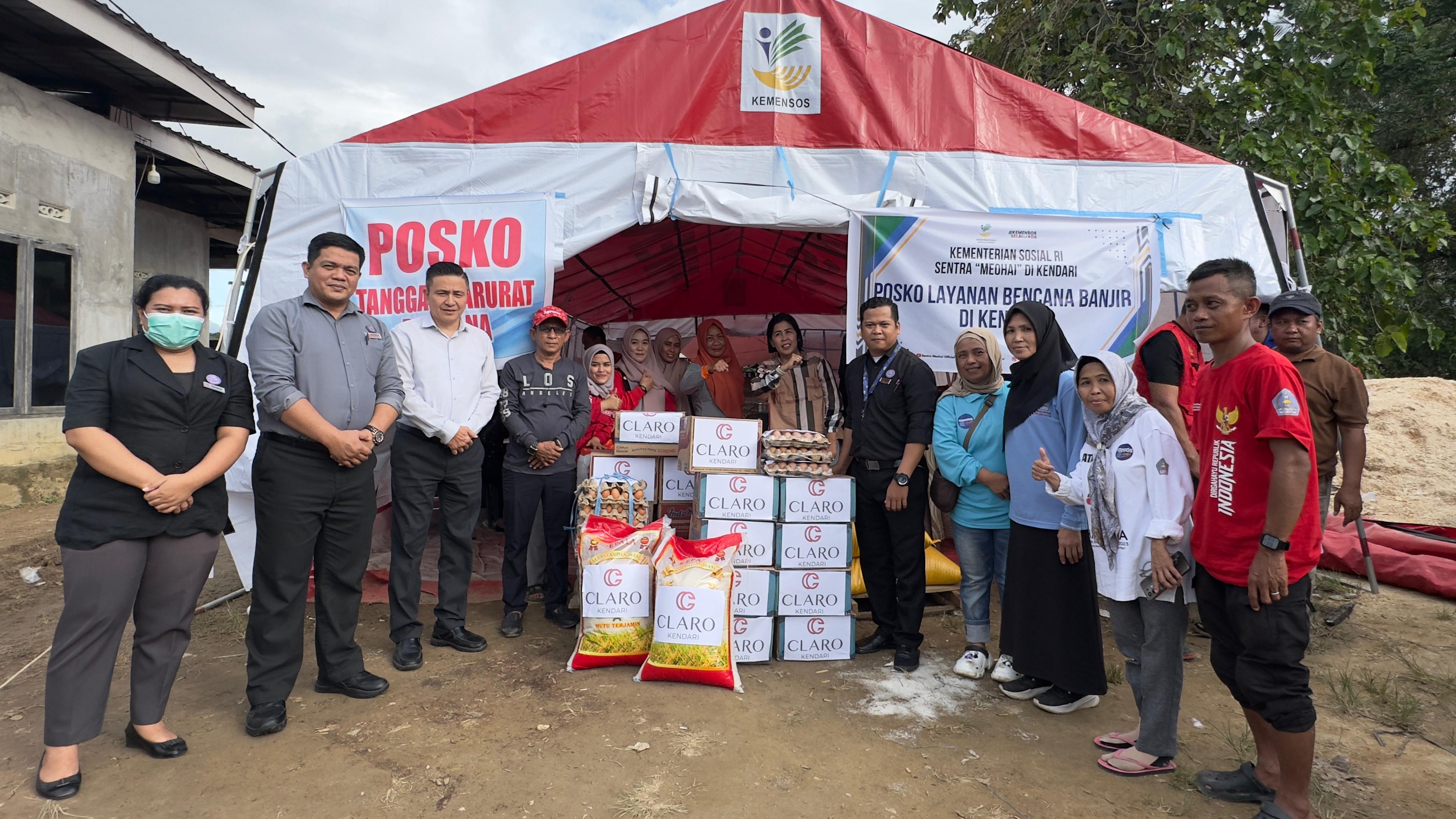 Peduli Sosial, Claro Kendari Salurkan CSR Bagi Warga Terdampak Banjir