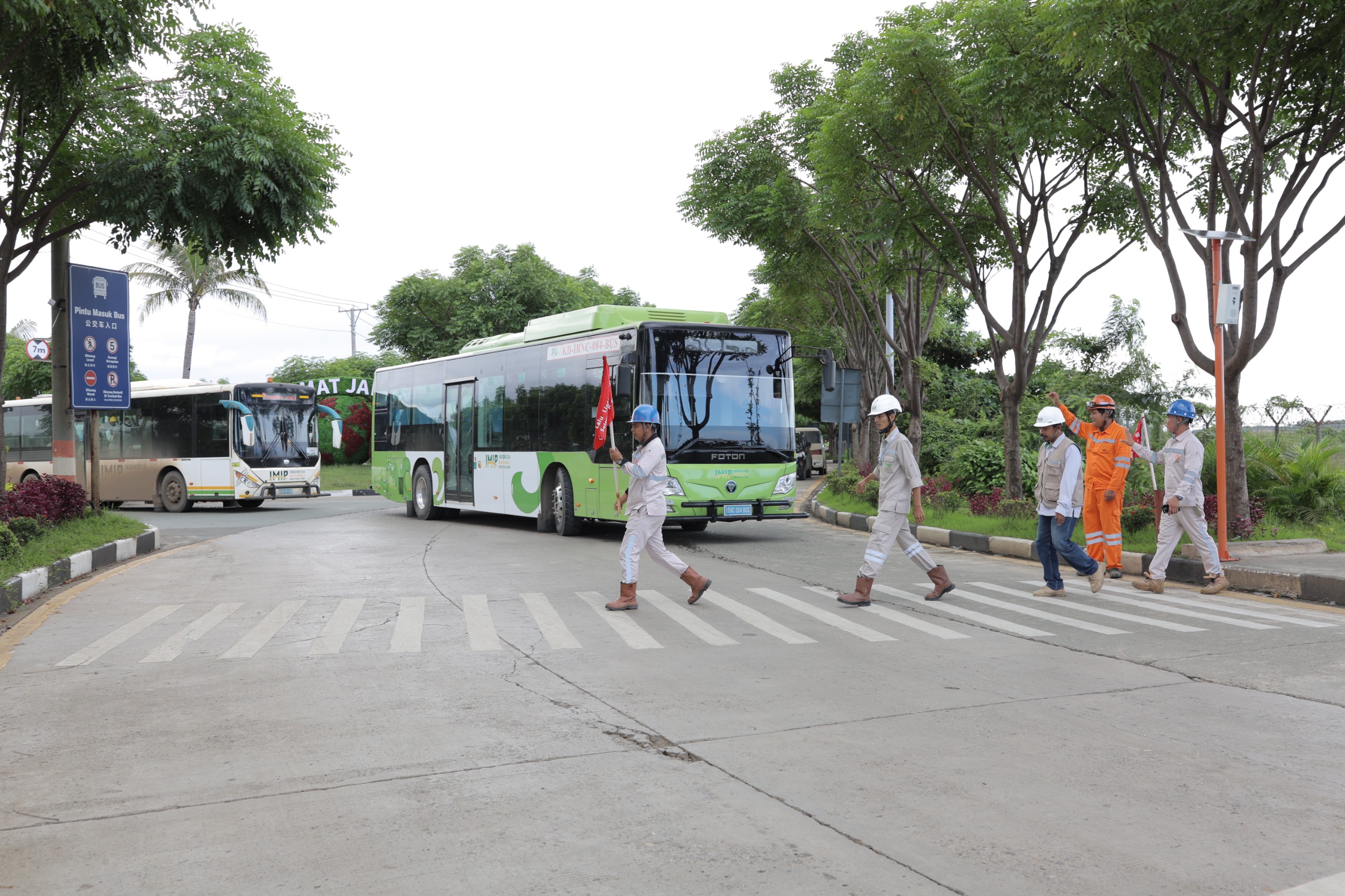 Dukung Percepatan Elektrifikasi, IMIP Operasikan Bus Listrik untuk Karyawan