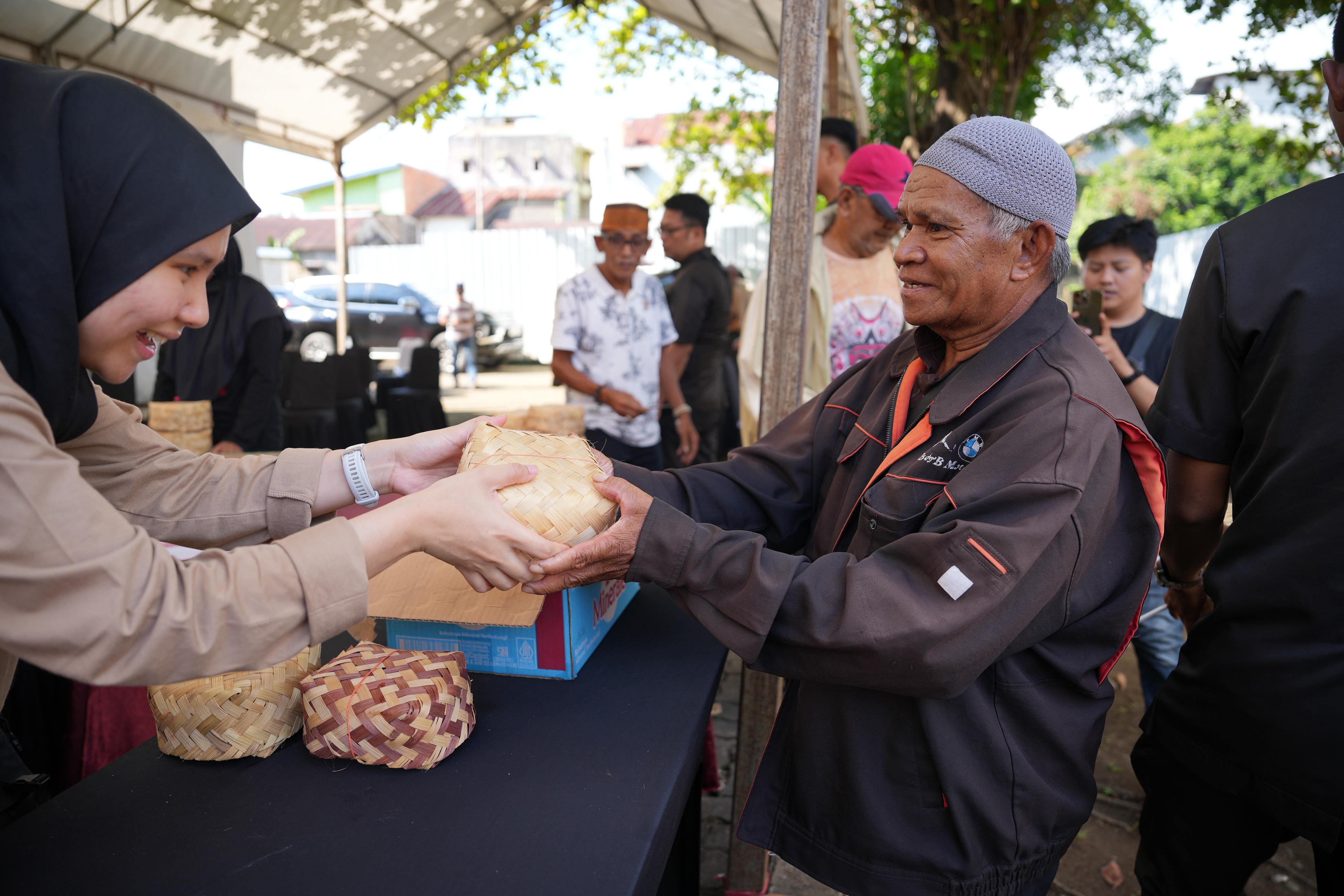 Pertamina Sulawesi Berbagi Ribuan Paket Daging Kurban