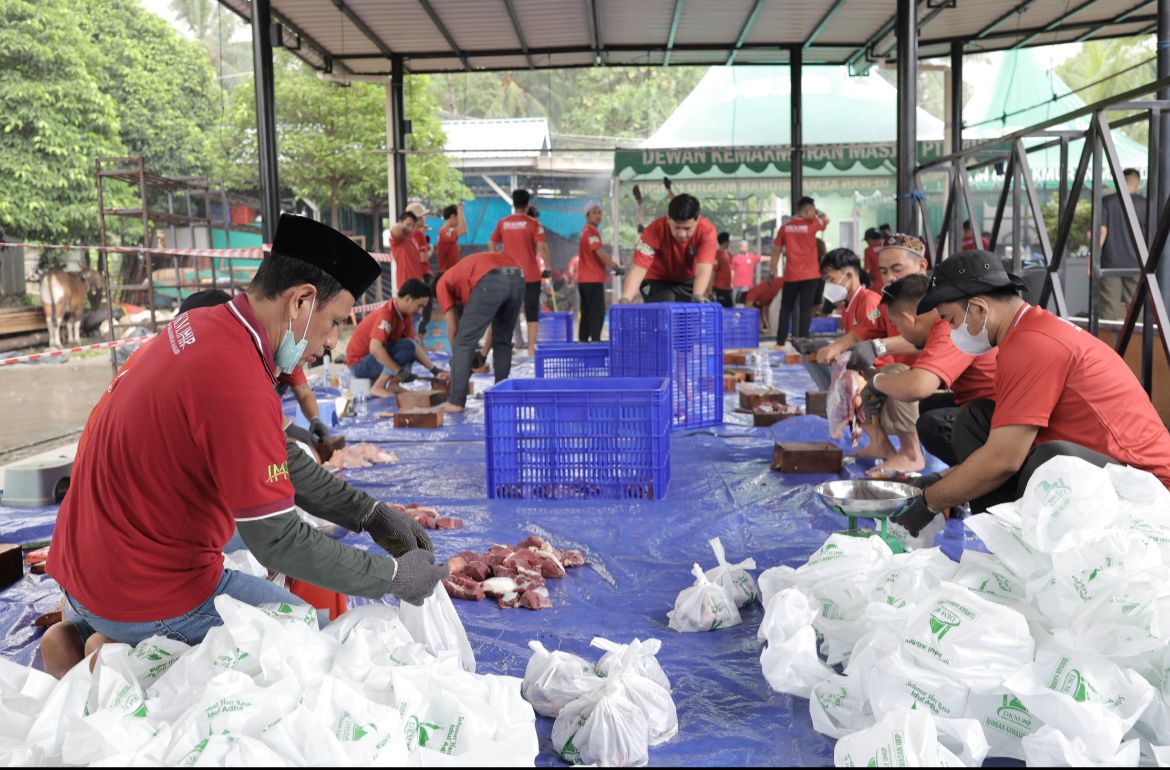 IMIP Bagikan 1.800 Paket Daging Kurban untuk Warga Bahodopi