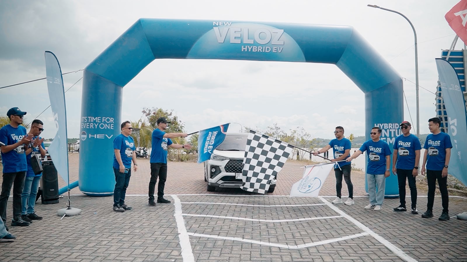 Veloz Hybrid EV Lintas Nusa 2.0: Jelajah Sulawesi Lanjutkan Estafet Pembuktian Keandalan Produk Hybrid EV Toyota