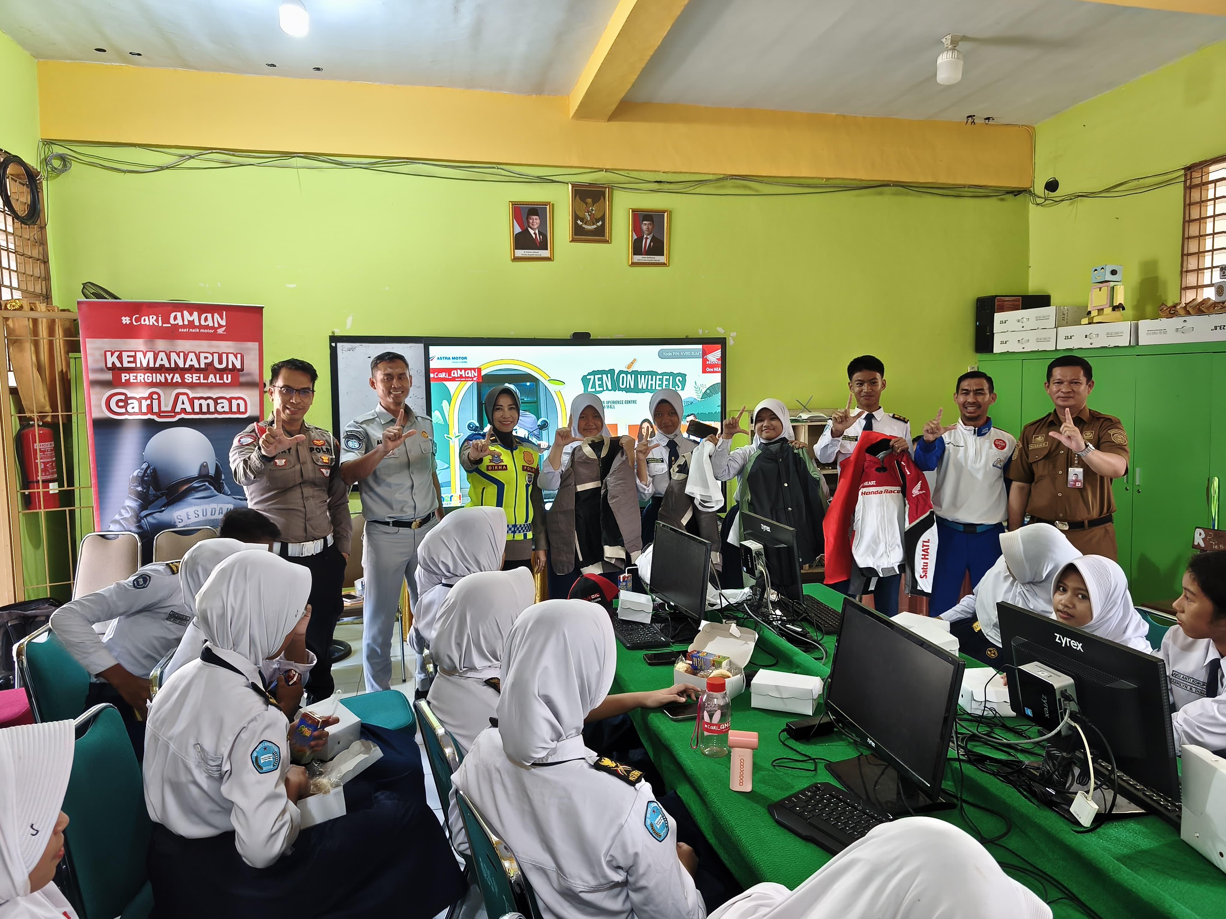 Asmo Sulsel Bersama Polres Gowa dan Jasa Raharja Edukasi Safety Riding bagi Siswa SMPN 1 Gowa