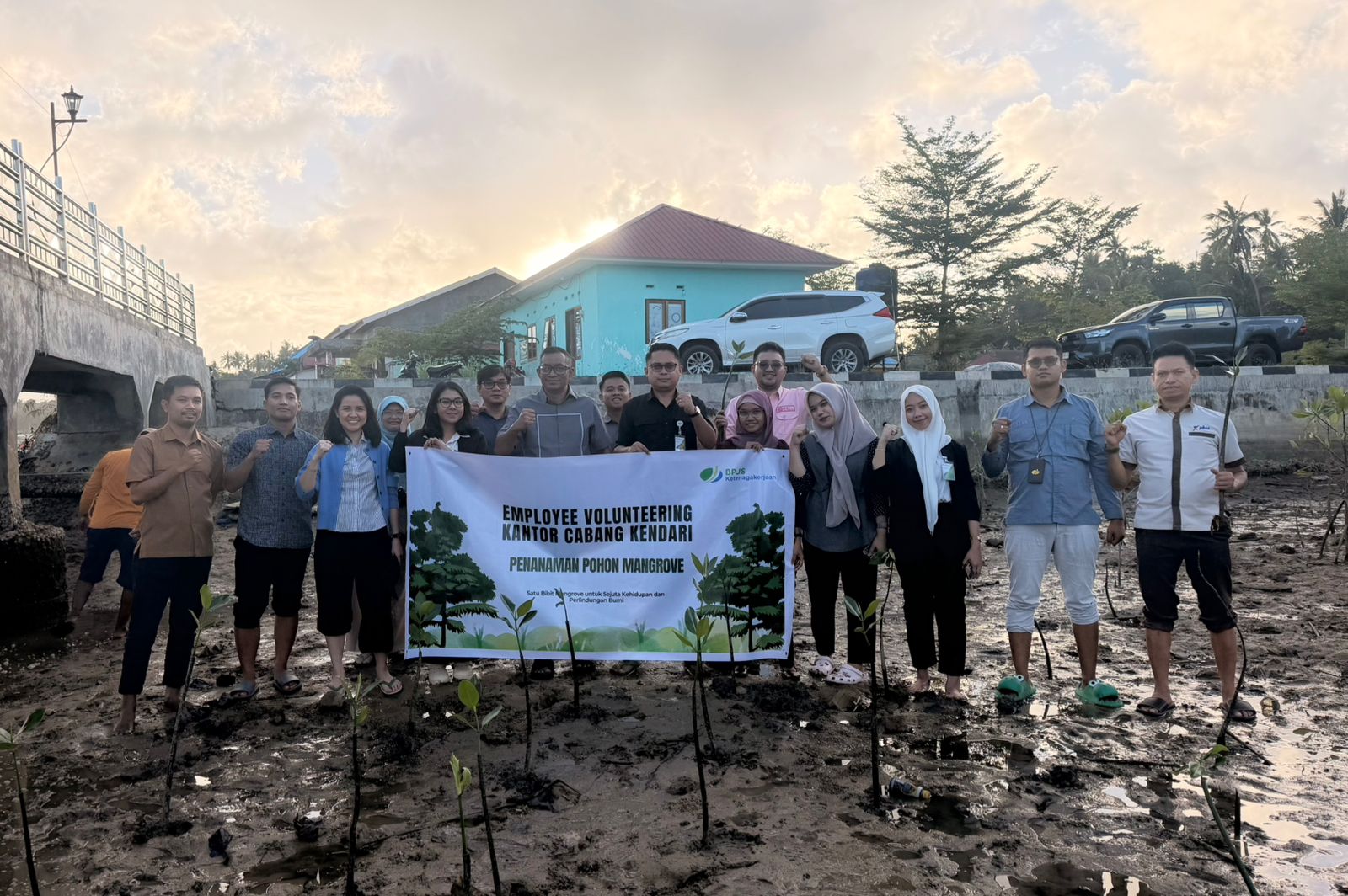 Aksi Go Green, BPJS Ketenagakerjaan Sultra Lakukan Penanaman Mangrove 